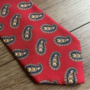 Lands’ End Silk Red Paisley Pattern Men’s Necktie 
Classic length and width